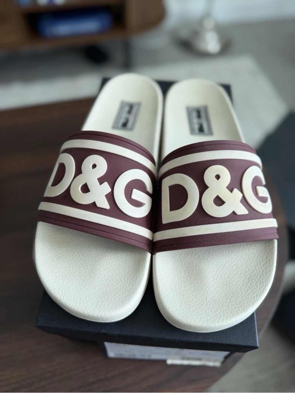 Dolce & Gabbana Cream and Burgundy D&G Logo Slide Sandals